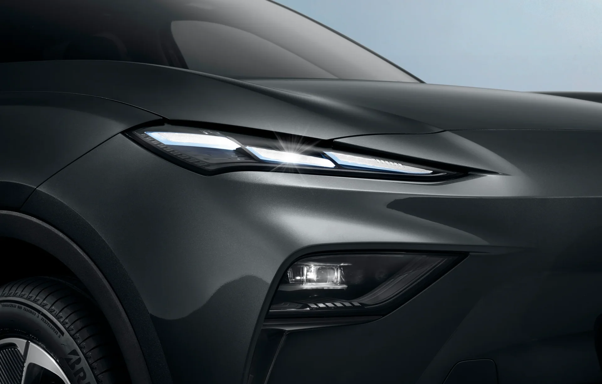 MG S5 — detalhe do farol